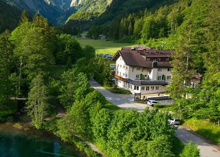 Elements Christlessee