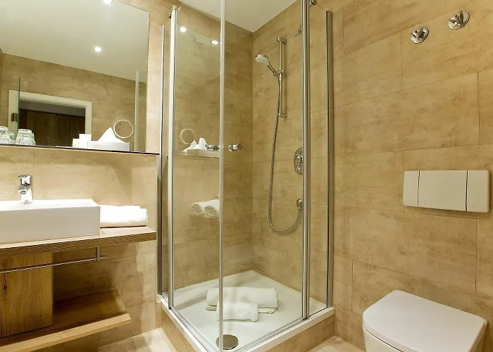 Elements Christlessee 4*